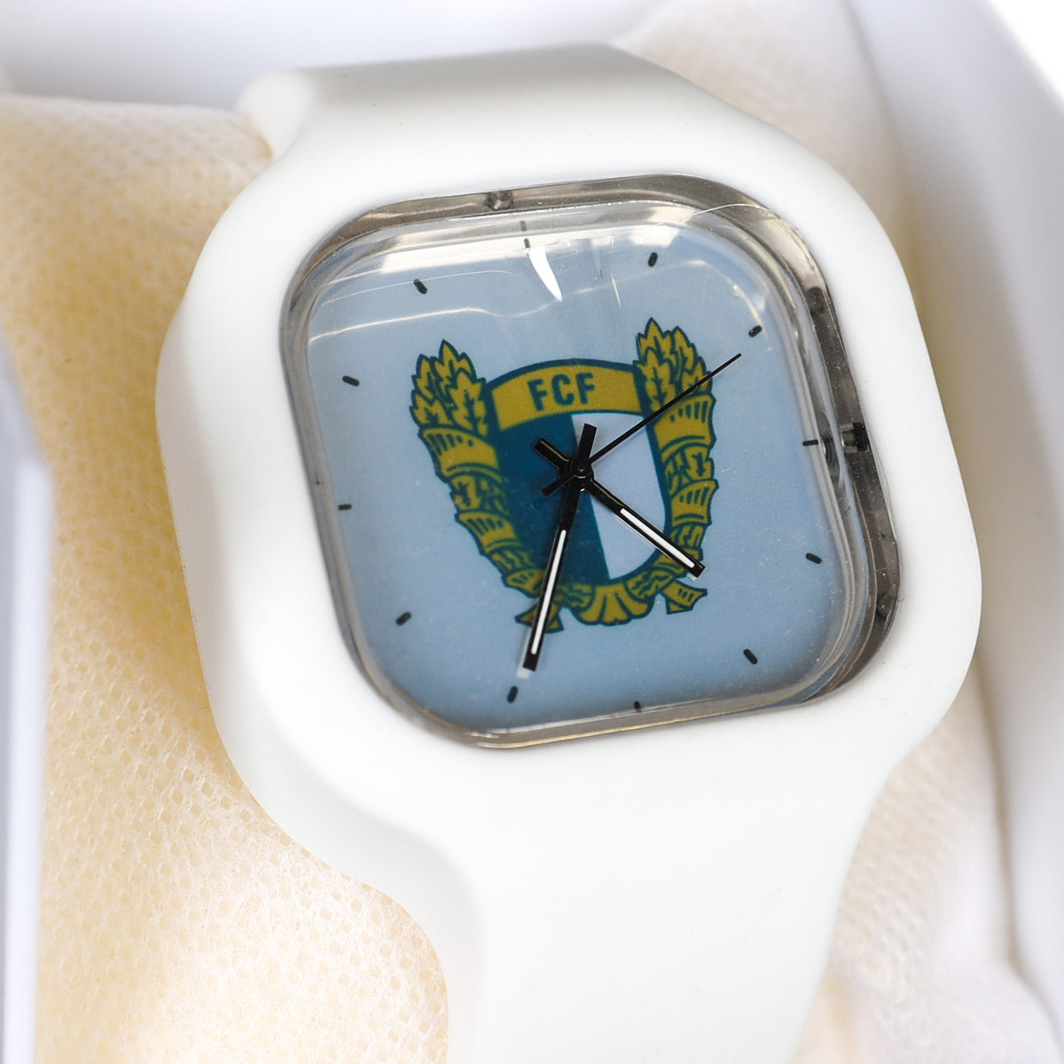 White Fama Clock
